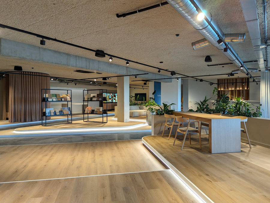 De nieuwe showroom is ruim opgezet. (Foto: Lamett) De nieuwe showroom is ruim opgezet