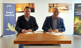 Dersimo-directeur Marc Dubbeldam (rechts) en Rob van de Sande geven het startschot voor hun samenwerking. Dersimo directeur Marc Dubbeldam