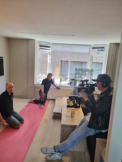 Frank Vousten (links) en Frank Bossers (midden) weten raad en gaan aan de slag. Frank Vousten en Frank Bossers