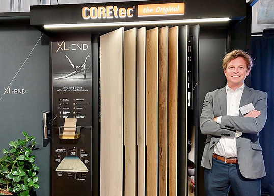 De nieuwe Sales Director Benelux van COREtec Simon Dherck content met de succesvolle collectie XL-end. De nieuwe Sales Director Benelux van COREtec Simon Dherck