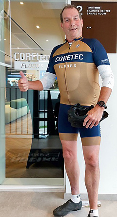 Jan Dossche, president US Floors/COREtec sportief op de fiets naar ‘kantoor’ op de tweede dag van Flanders Flooring Days. Jan Dossche president US Floors COREtec
