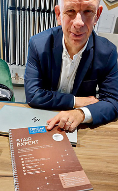 Philiep Caryn legt het concept Stair Expert van COREtec uit. Philiep Caryn legt het concept Stair Expert van COREtec uit