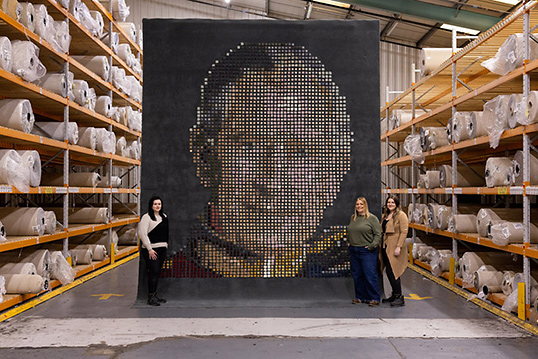 Het marketingteam van Victoria Carpets is zichtbaar trots. (Foto: James Greenoff Photography/ victoriacarpets.com) marketing team