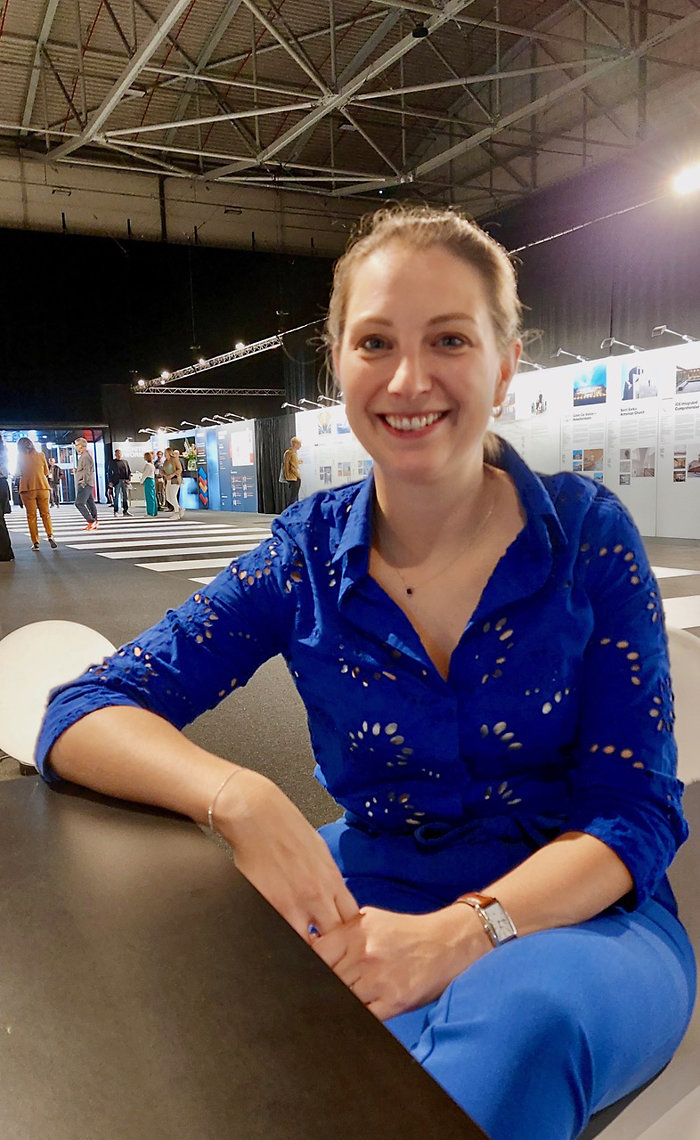 “Deze beslissing is zorgvuldig overwogen om beter in te spelen op de behoeften van de Nederlandse voorschrijver,” aldus Exhibition Manager Anne-Laure Van de Ginste. Deze beslissing is Exhibition Manager Anne Laure Van de Ginste