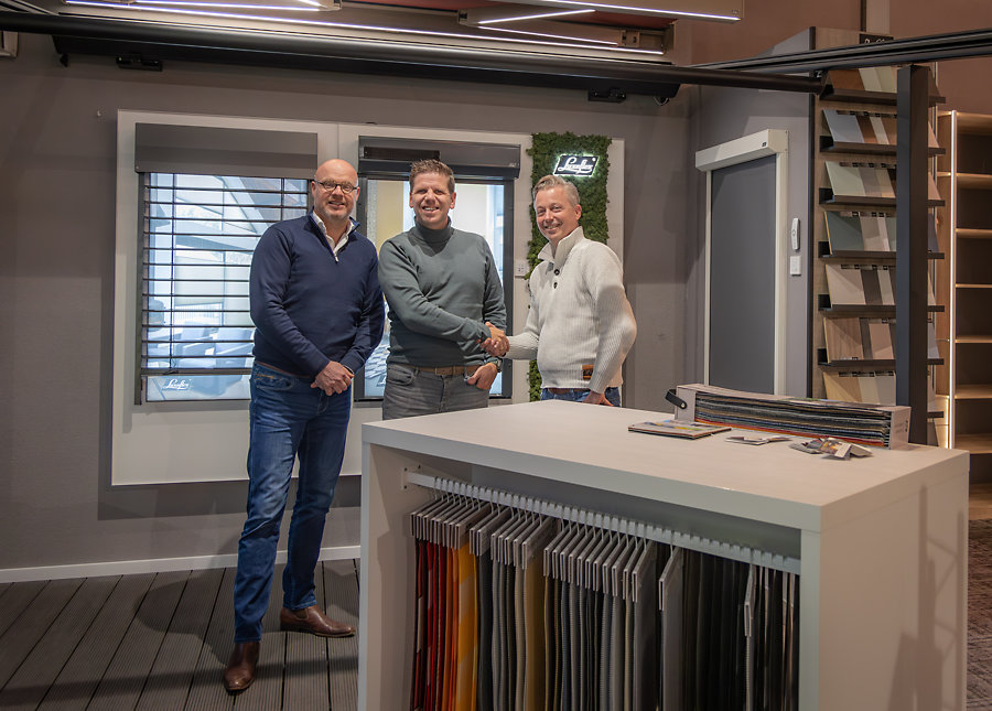 Thuisin’s Kees Verhoek (midden) met links Pieter Dungelmann en rechts Marnix de Groot van Home Decor in Uithoorn. Pieter Dungelmann Kees Verhoek Marnix de Groot 1
