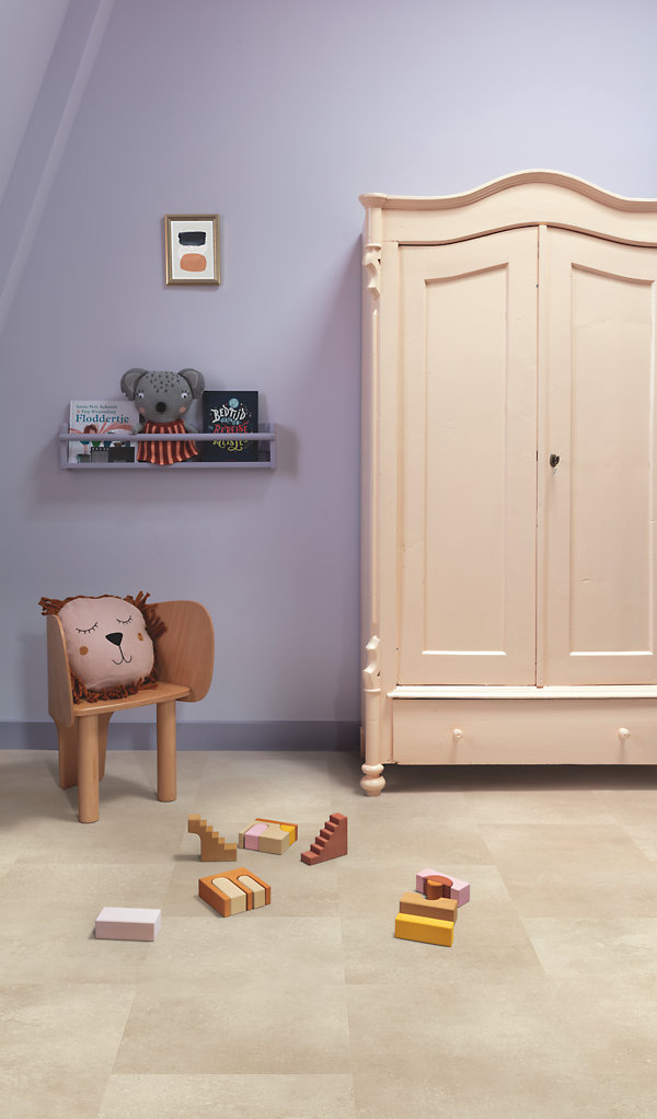 Quick-Step promoot pvc-vloeren als perfecte match voor de kinderkamer. 50XGrl7LWdc34hUTekrckmolOaiS7E8pzorIAWXy