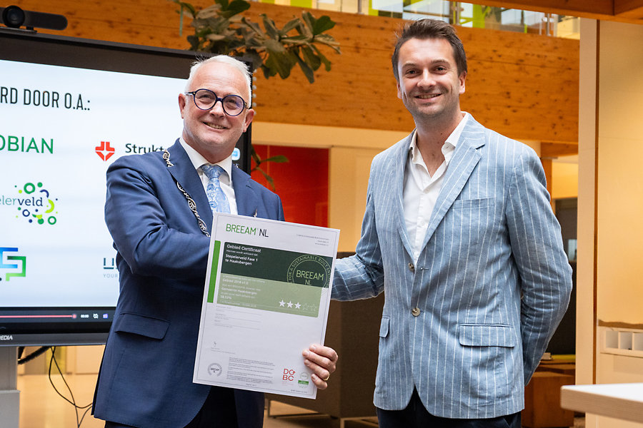 Burgemeester van den Hengel en Maikel de Laat van DGBC