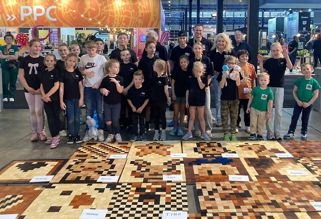 Trotse deelnemers van het kinder NKP